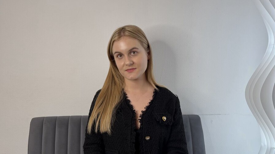 BellaMonson